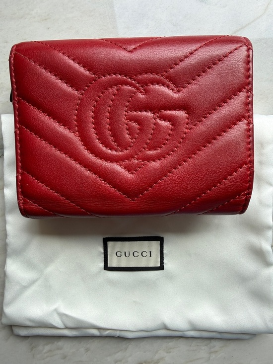 Gucci Red Quilted GG Chevron Marmont Leather Wallet with Gold Hardware - Picture 2 of 6